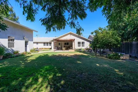 Exterior - 940 E Minnesota Ave, Turlock, CA 95382 photo 13 of 14