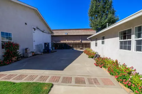 Exterior - 940 E Minnesota Ave, Turlock, CA 95382 photo 3 of 14