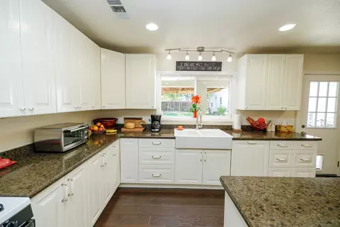 Kitchen - 940 E Minnesota Ave, Turlock, CA 95382 photo 5 of 6