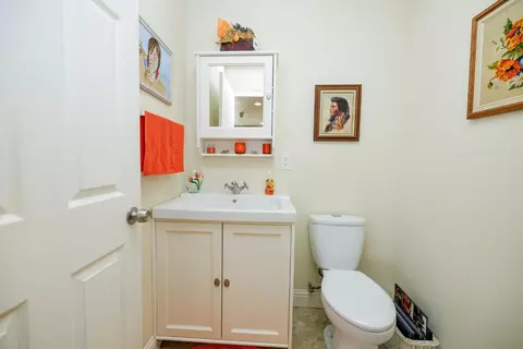 Bath - 940 E Minnesota Ave, Turlock, CA 95382 photo 3 of 6