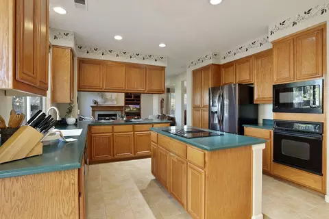 Kitchen - 345 Christopher Michael Ln, Tracy, CA 95377 photo 4 of 5