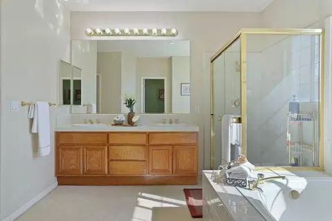 Bath - 345 Christopher Michael Ln, Tracy, CA 95377 photo 4 of 5