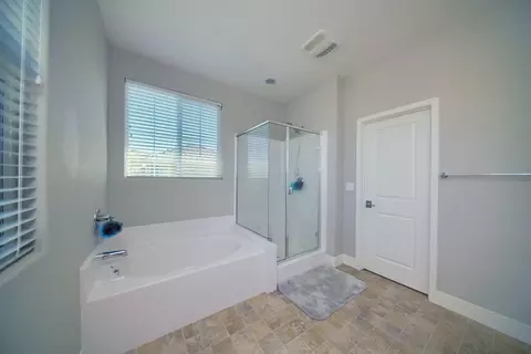 Bath - 9429 Vintner Cir, Patterson, CA 95363 photo 4 of 8