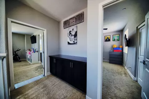 Entry Way - 9429 Vintner Cir, Patterson, CA 95363 photo 6 of 9
