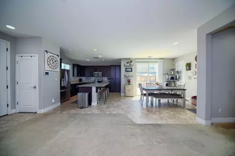 Entry Way - 9429 Vintner Cir, Patterson, CA 95363 photo 2 of 9
