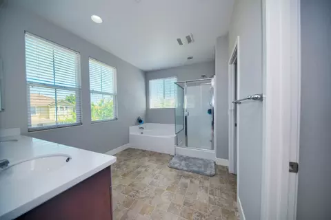 Bath - 9429 Vintner Cir, Patterson, CA 95363 photo 1 of 8
