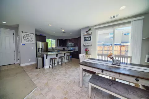 Entry Way - 9429 Vintner Cir, Patterson, CA 95363 photo 4 of 9