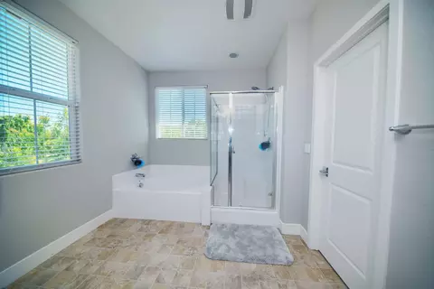 Bath - 9429 Vintner Cir, Patterson, CA 95363 photo 3 of 8