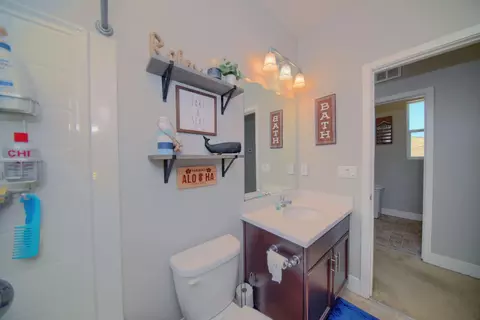Bath - 9429 Vintner Cir, Patterson, CA 95363 photo 8 of 8