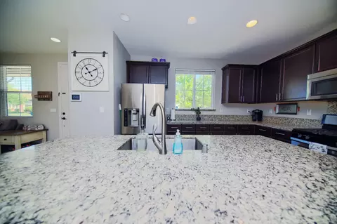 Kitchen - 9429 Vintner Cir, Patterson, CA 95363 photo 5 of 6