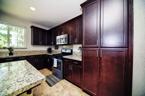 Kitchen - 9429 Vintner Cir, Patterson, CA 95363 photo 3 of 6