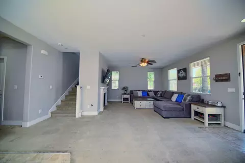 Living - 9429 Vintner Cir, Patterson, CA 95363 photo 1 of 2