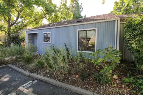 2444 Sycamore Ln #3, Davis, CA 95616 photo 2
