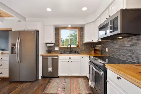 Kitchen - 2511 Big Strike Trl, Cool, CA 95614 photo 4 of 6