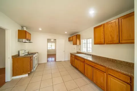 Entry Way - 108 E 8th St, Tracy, CA 95376 photo 1 of 3