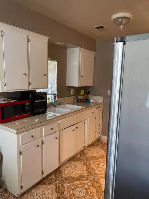 Kitchen - 5100 Tyson Ave, Modesto, CA 95357 photo 2 of 2