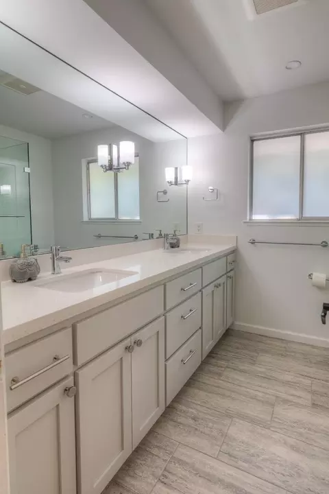 Bath - 5400 Valhalla Dr, Carmichael, CA 95608 photo 4 of 6