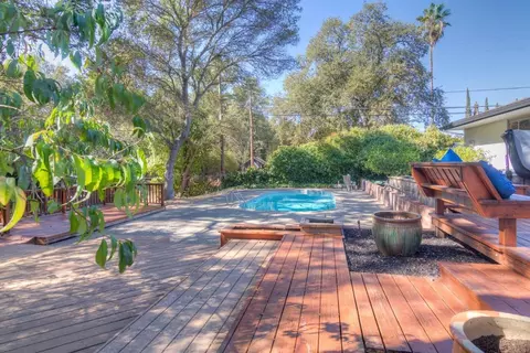Exterior - 5400 Valhalla Dr, Carmichael, CA 95608 photo 16 of 37