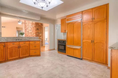 Kitchen - 5400 Valhalla Dr, Carmichael, CA 95608 photo 4 of 5