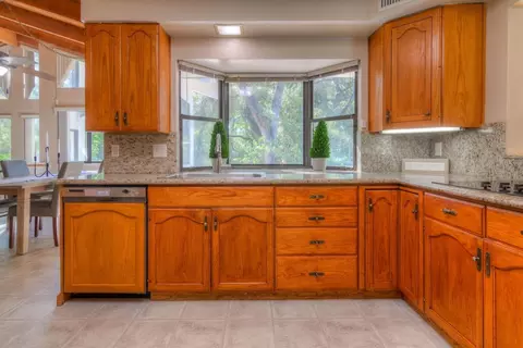 Kitchen - 5400 Valhalla Dr, Carmichael, CA 95608 photo 3 of 5