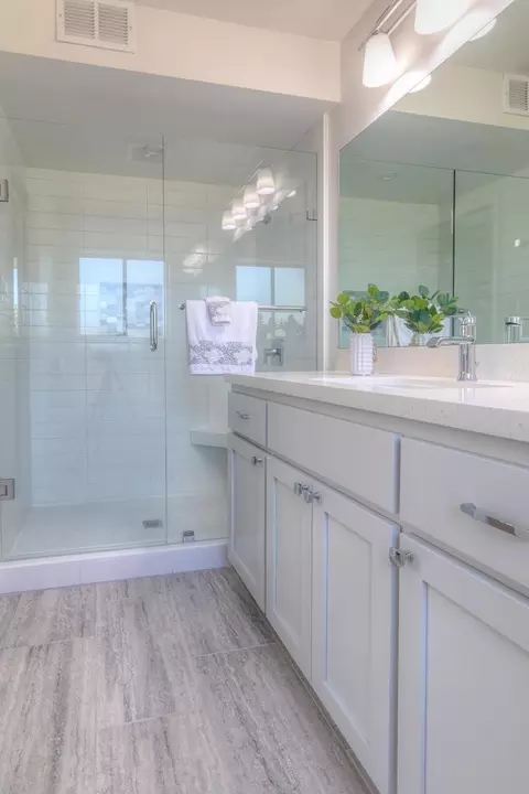 Bath - 5400 Valhalla Dr, Carmichael, CA 95608 photo 2 of 6
