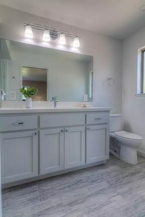 Bath - 5400 Valhalla Dr, Carmichael, CA 95608 photo 1 of 6