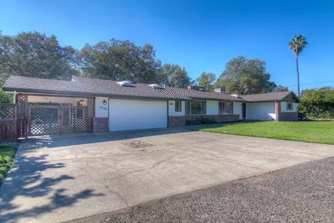 Exterior - 5400 Valhalla Dr, Carmichael, CA 95608 photo 4 of 37