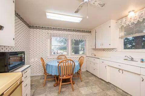 Kitchen - 2434 Davis Rd, Williams, CA 95987 photo 2 of 7