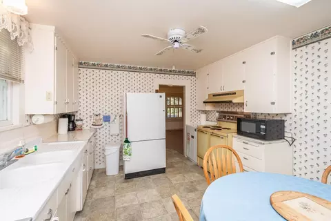 Kitchen - 2434 Davis Rd, Williams, CA 95987 photo 6 of 7