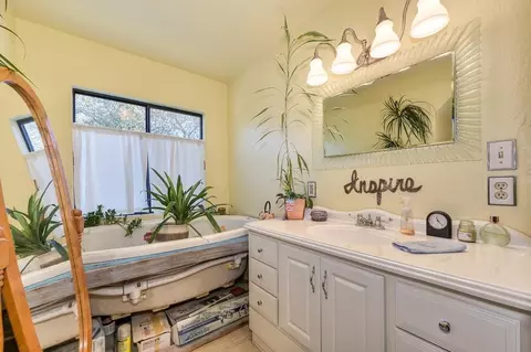 Bath - 2092 Lois Ln, Cool, CA 95614 photo 2 of 3