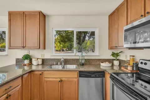 2420 Bueno Dr, Davis, CA 95616 photo 9