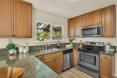 2420 Bueno Dr, Davis, CA 95616 photo 8