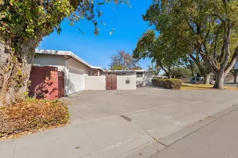 715 W Beverly Pl, Tracy, CA 95376 photo 3