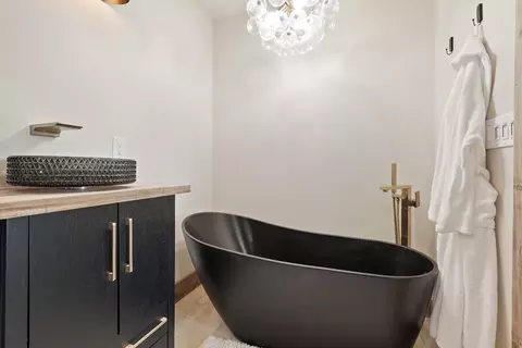 Bath - 5850 Nile Rd, Manteca, CA 95337 photo 2 of 4