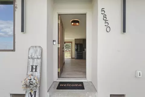 Entry Way - 5850 Nile Rd, Manteca, CA 95337 photo 1 of 2