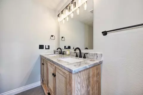 Bath - 518 Fairview Dr, Placerville, CA 95667 photo 1 of 4