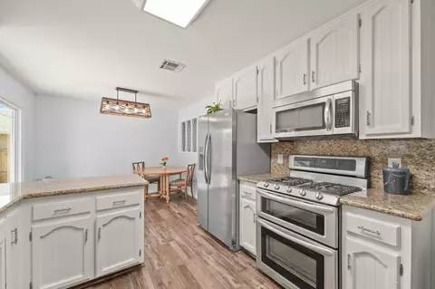 Kitchen - 7538 Jade Ln, Hilmar, CA 95324 photo 3 of 4