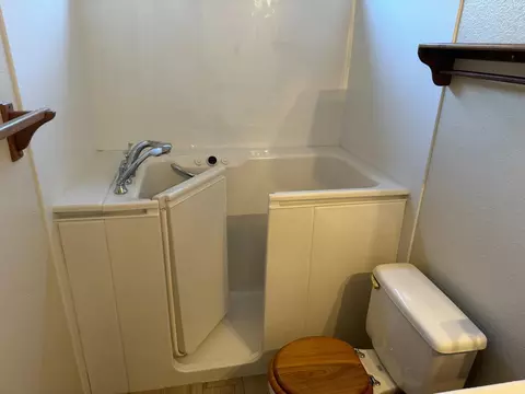 Bath - 1808 Montilla Ct, Modesto, CA 95358 photo 2 of 3