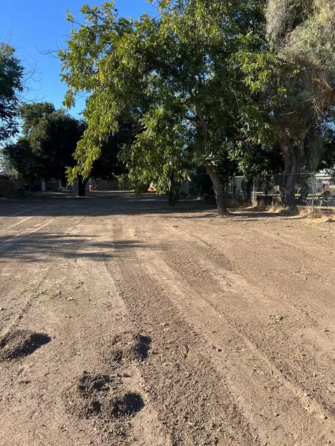 Exterior - 141 E 23rd St, Merced, CA 95340 photo 7 of 11