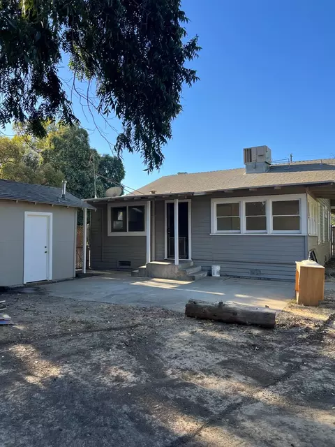 Exterior - 141 E 23rd St, Merced, CA 95340 photo 5 of 11