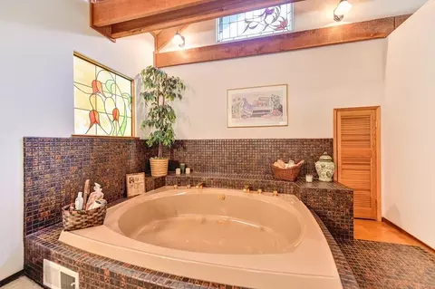 Bath - 5921 Sarah Ct, Carmichael, CA 95608 photo 3 of 4