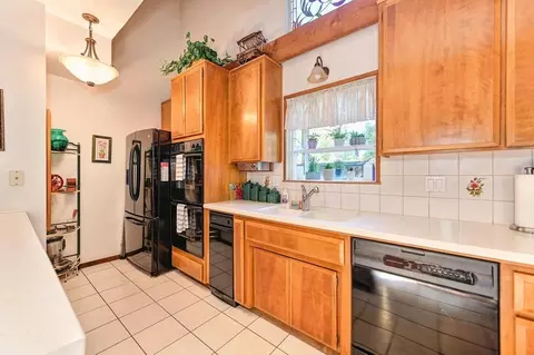 Kitchen - 5921 Sarah Ct, Carmichael, CA 95608 photo 3 of 6