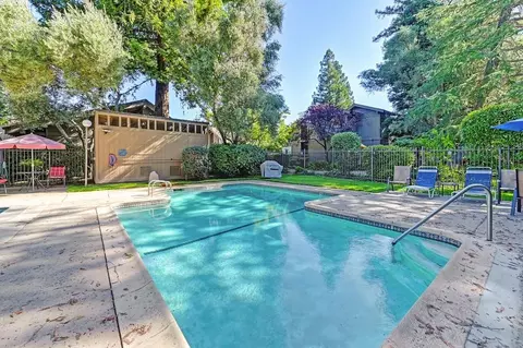 Exterior - 5921 Sarah Ct, Carmichael, CA 95608 photo 6 of 8