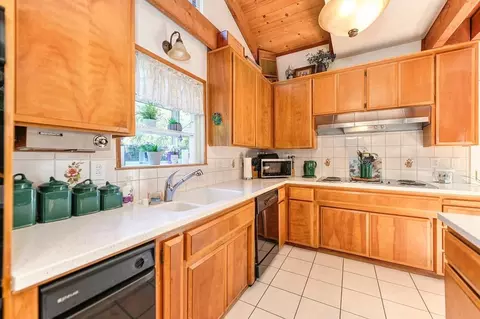 Kitchen - 5921 Sarah Ct, Carmichael, CA 95608 photo 6 of 6