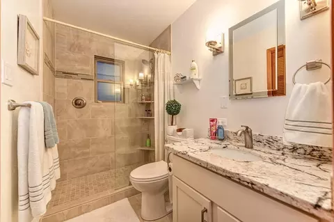 Bath - 5921 Sarah Ct, Carmichael, CA 95608 photo 1 of 4