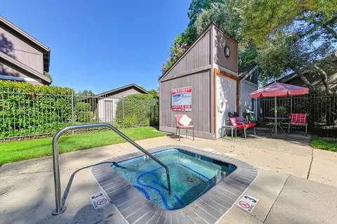 Exterior - 5921 Sarah Ct, Carmichael, CA 95608 photo 5 of 8