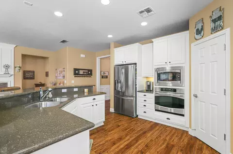 Kitchen - 2395 Nutwood Pl, Manteca, CA 95336 photo 5 of 7