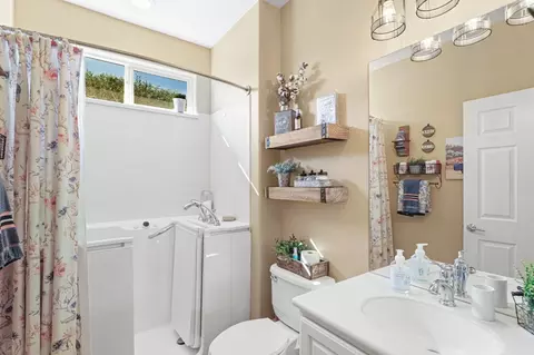 Bath - 2395 Nutwood Pl, Manteca, CA 95336 photo 3 of 3