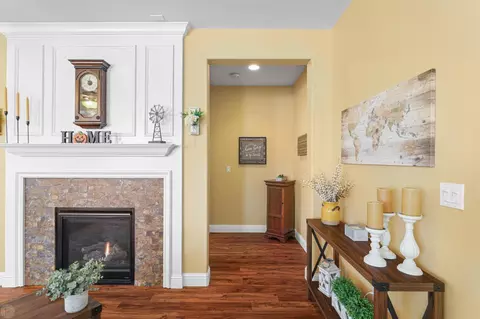 Entry Way - 2395 Nutwood Pl, Manteca, CA 95336 photo 5 of 6
