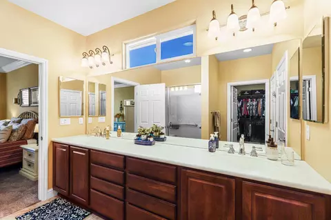 Bath - 2395 Nutwood Pl, Manteca, CA 95336 photo 2 of 3